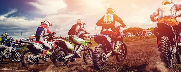 Le rallye moto : pourquoi les aventuriers de la moto en raffolent-ils