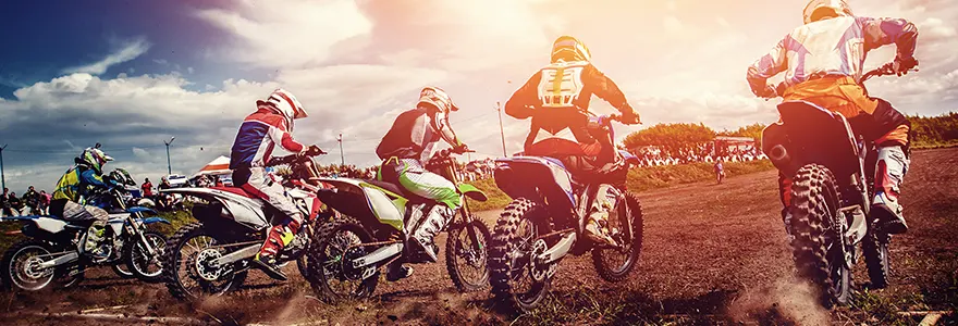 Le rallye moto : pourquoi les aventuriers de la moto en raffolent-ils