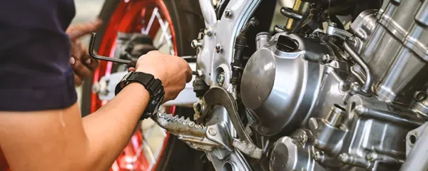 Les techniques avancées de réparation et de personnalisation de votre moto